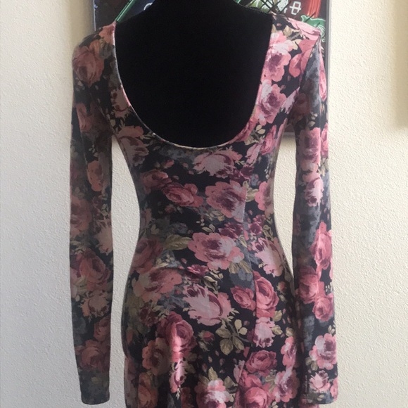 Sparkle and Fade winter Flower Dress. - Picture 5 of 7